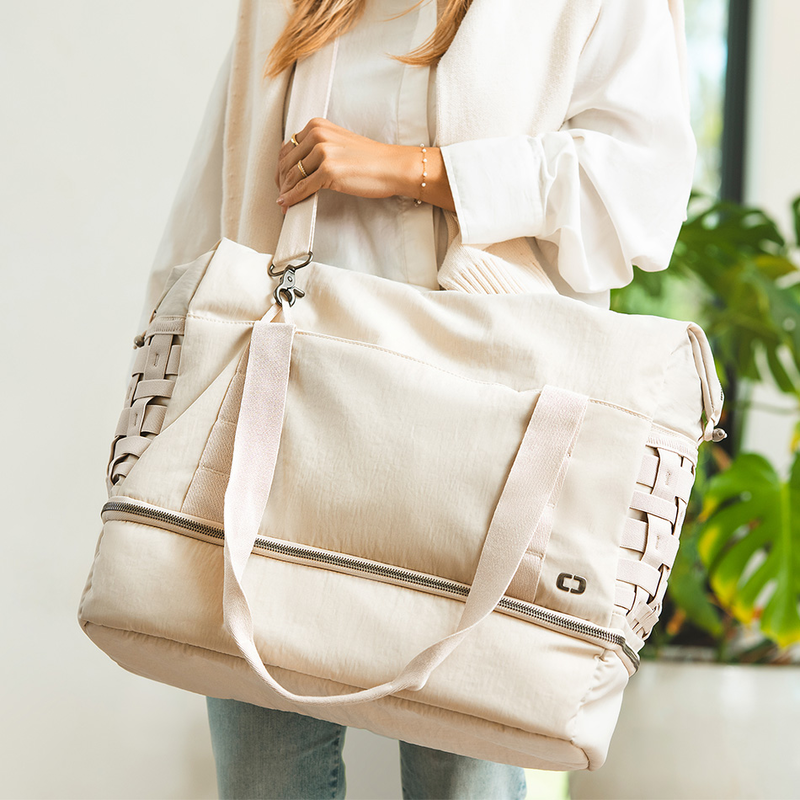 Rise Weekender Bag - View 2